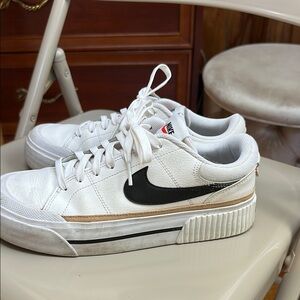 Nike White and Black Casual Sneakers